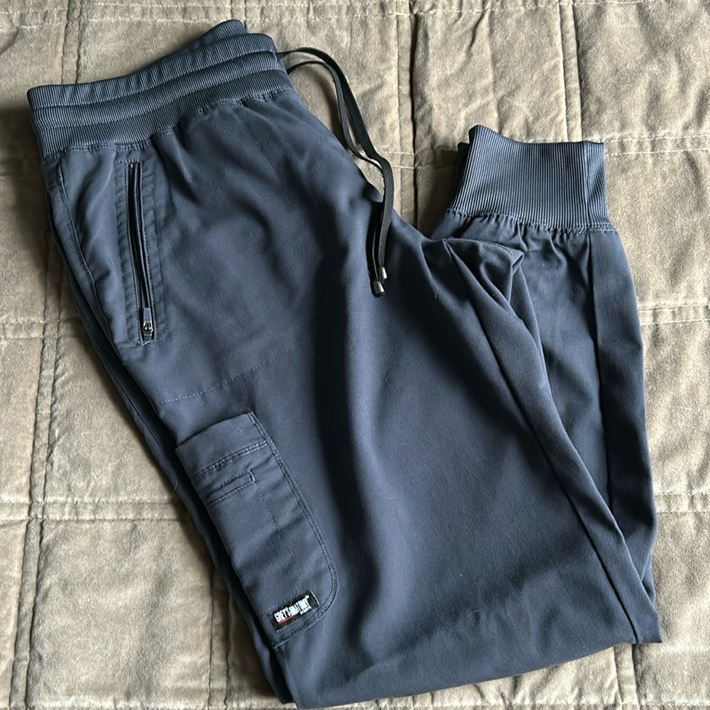 Charcoal grey women’s jogger scrub pants